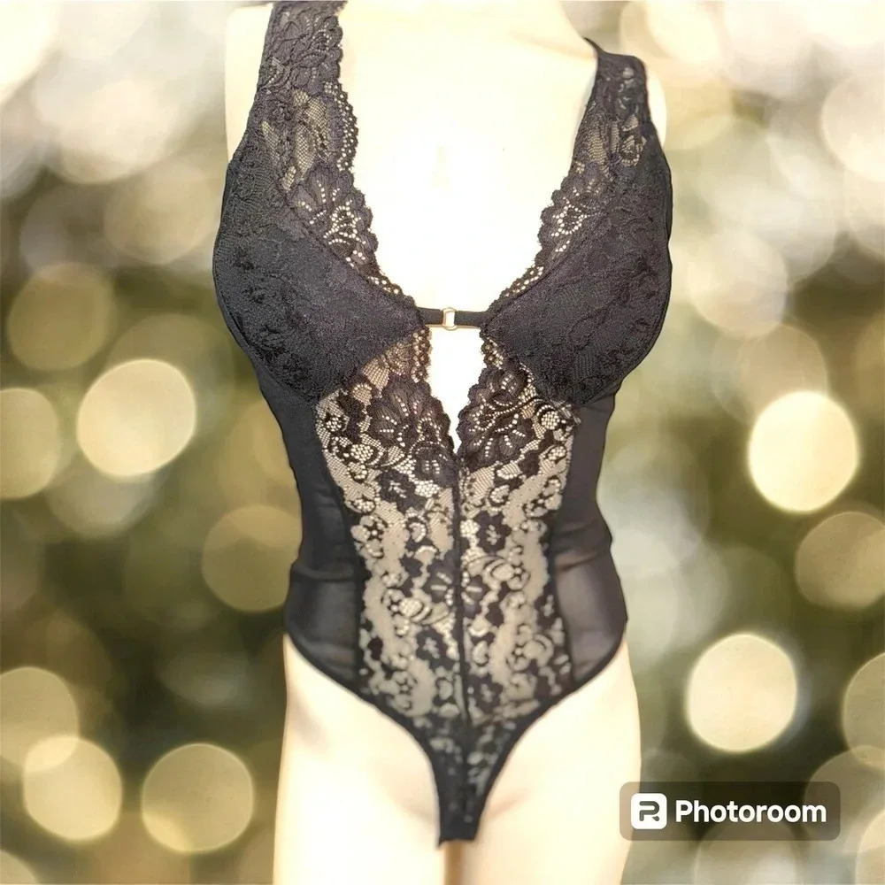 - PRIVY BLACK SHEER LACE PLUNGING SLEEVELESS THONG BODYSUIT SIZE SMALL